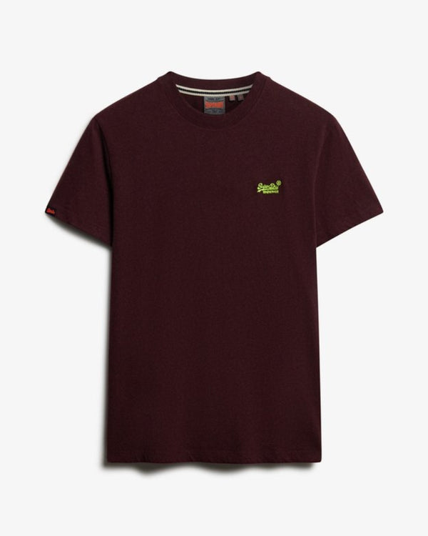 Camiseta con el logotipo esencial